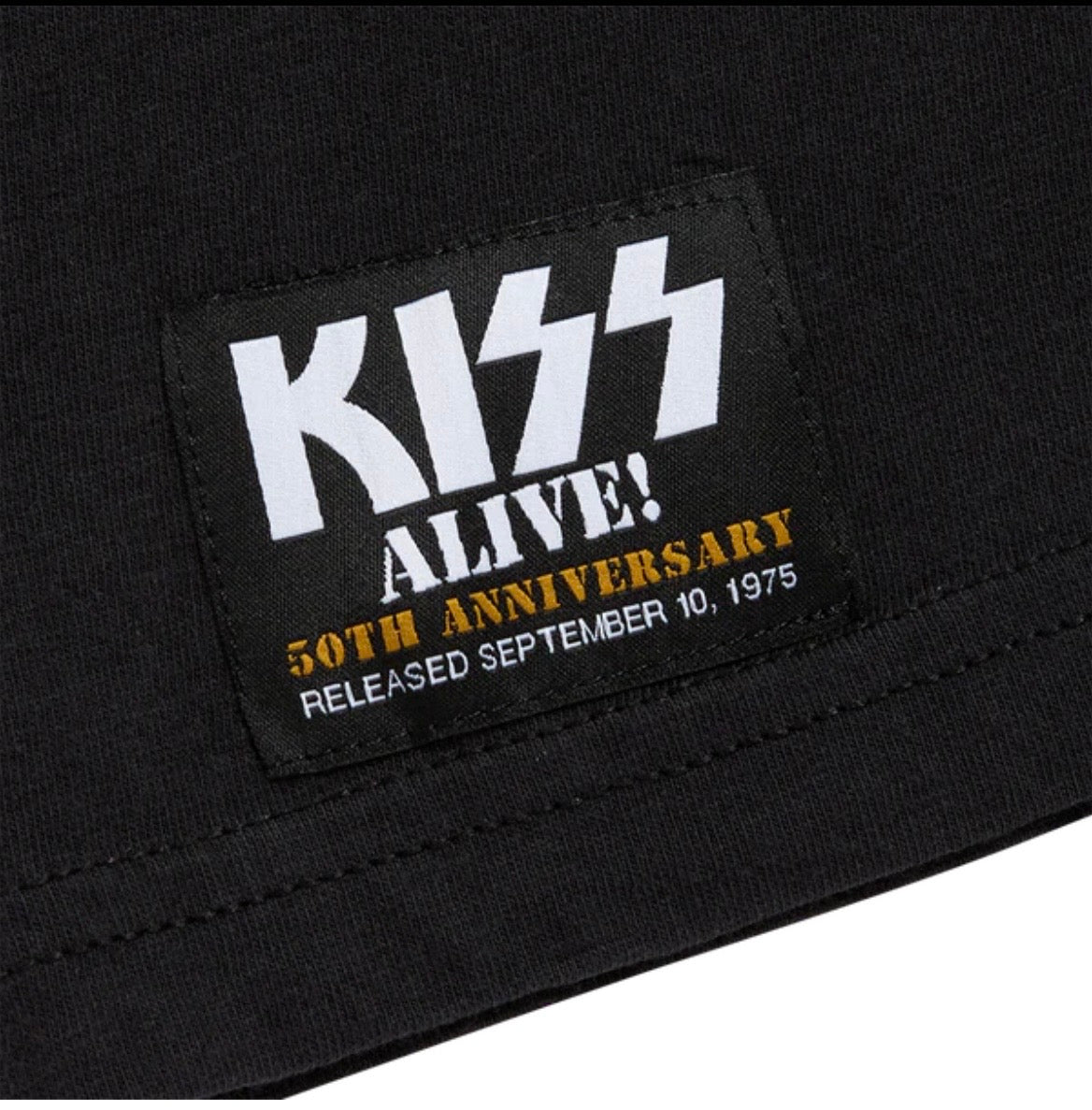 Kiss ALIVE! 50TH ANNIVERSARY SUPER DELUXE 8LP + BLU-RAY AUDIO + ALIVE! TRACK LIST T-SHIRT SIZE L (Pre-Order) low stock ￼